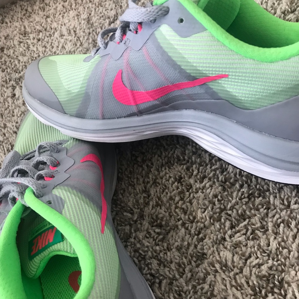 Nike running shoes. Never wore. Great condition !